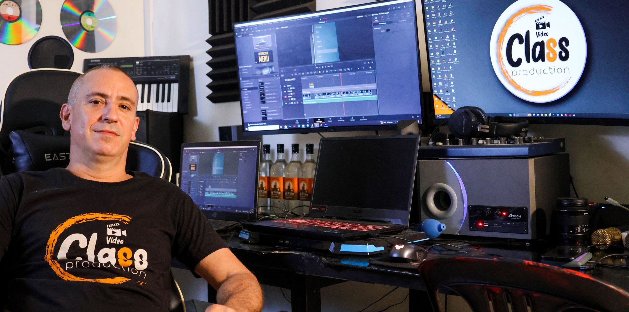 Julien au studio Class Production